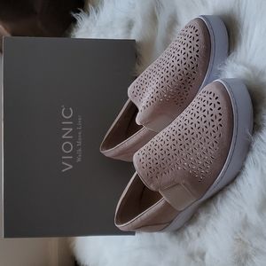 Vionic Kani Style Shoes in Nude Color